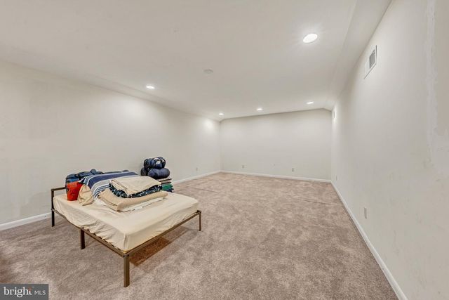 895 FISHERS RD, Toms Brook, VA 22660