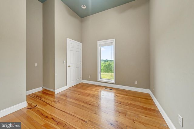 895 FISHERS RD, Toms Brook, VA 22660