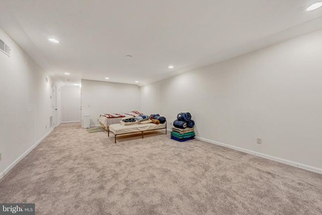 895 FISHERS RD, Toms Brook, VA 22660