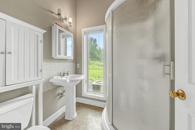 895 FISHERS RD, Toms Brook, VA 22660