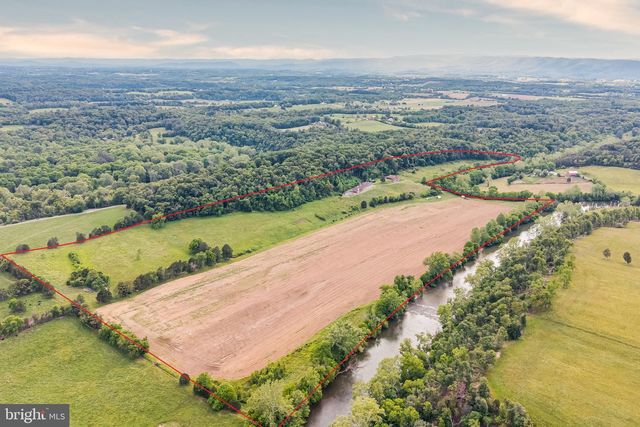 895 FISHERS RD, Toms Brook, VA 22660