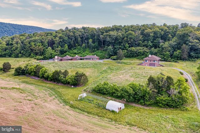895 FISHERS RD, Toms Brook, VA 22660