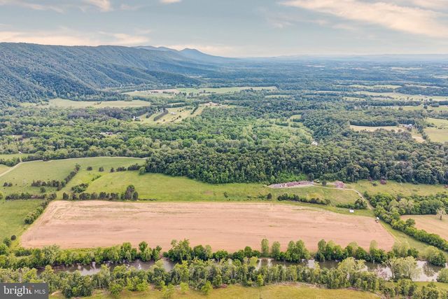 895 FISHERS RD, Toms Brook, VA 22660