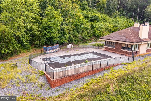 895 FISHERS RD, Toms Brook, VA 22660