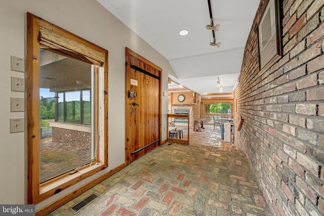 895 FISHERS RD, Toms Brook, VA 22660