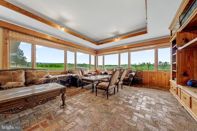 895 FISHERS RD, Toms Brook, VA 22660
