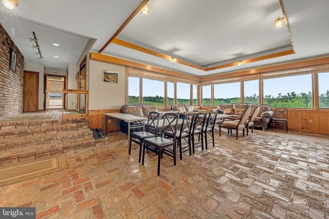 895 FISHERS RD, Toms Brook, VA 22660
