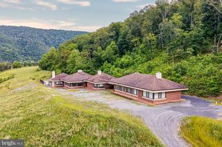 895 FISHERS RD, Toms Brook, VA 22660