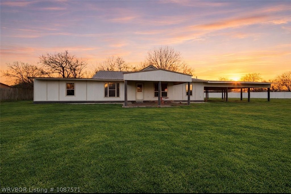 502 W Creek Avenue, Sallisaw, OK 74955