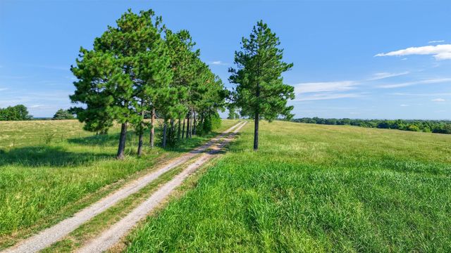 1200 County Road 1215, Savoy, TX 75479