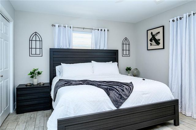 810 103rd AVE N, Naples, FL 34108