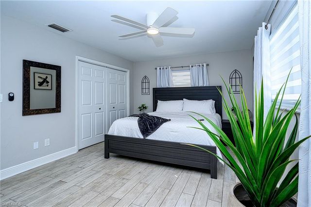 810 103rd AVE N, Naples, FL 34108