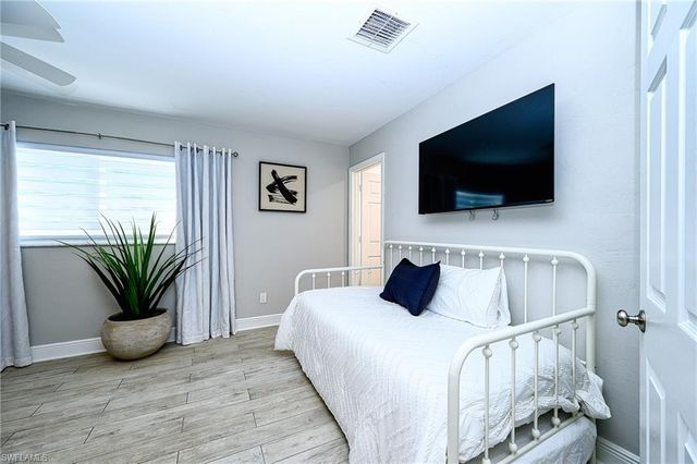 810 103rd AVE N, Naples, FL 34108