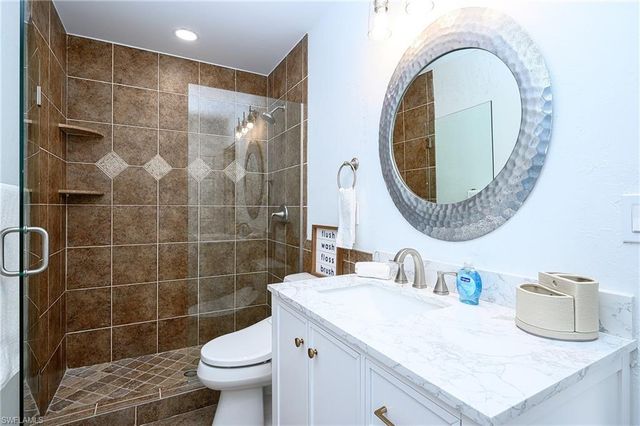 810 103rd AVE N, Naples, FL 34108