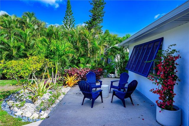 810 103rd AVE N, Naples, FL 34108