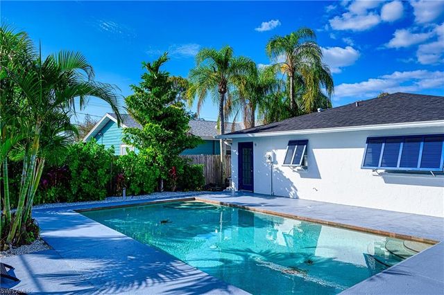 810 103rd AVE N, Naples, FL 34108