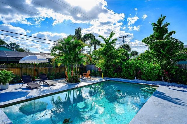 810 103rd AVE N, Naples, FL 34108