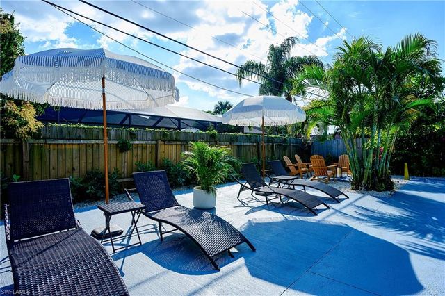 810 103rd AVE N, Naples, FL 34108