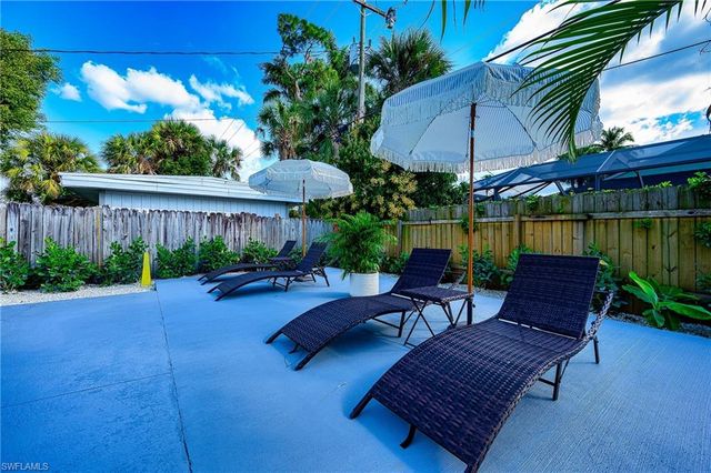 810 103rd AVE N, Naples, FL 34108