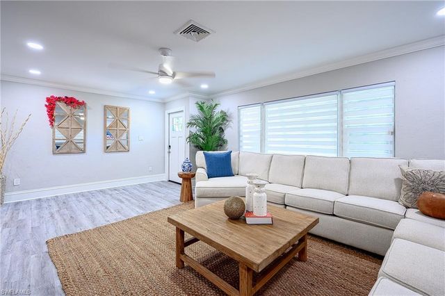 810 103rd AVE N, Naples, FL 34108