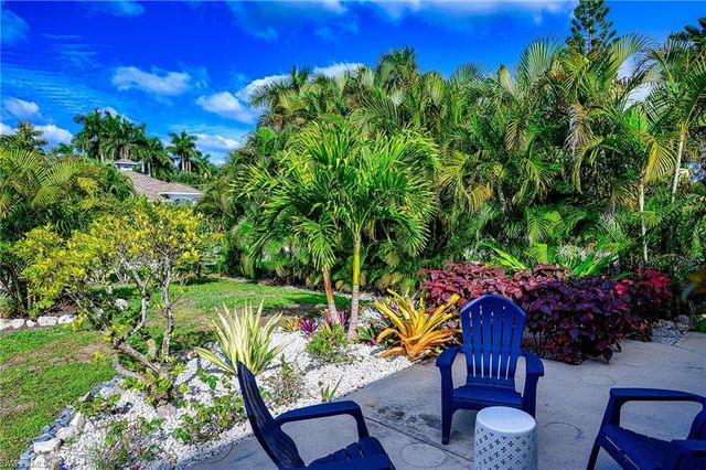 810 103rd AVE N, Naples, FL 34108