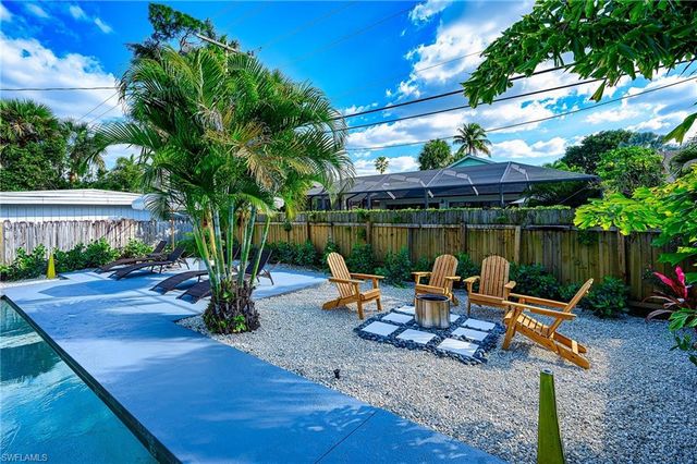 810 103rd AVE N, Naples, FL 34108