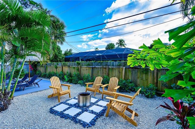 810 103rd AVE N, Naples, FL 34108