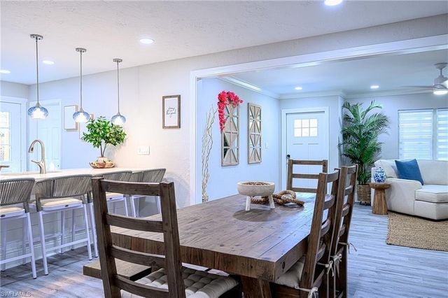 810 103rd AVE N, Naples, FL 34108