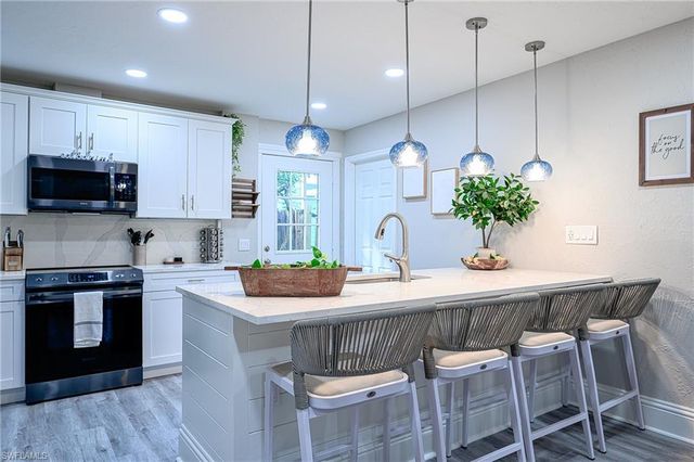 810 103rd AVE N, Naples, FL 34108