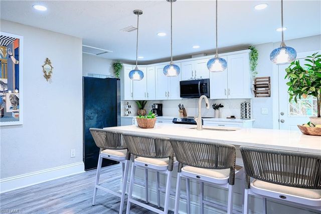 810 103rd AVE N, Naples, FL 34108