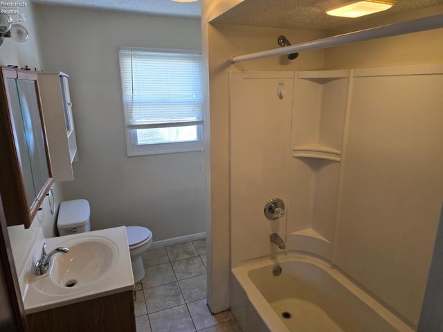 267 Milan Avenue, Amherst, OH 44001