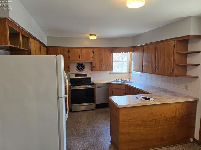 267 Milan Avenue, Amherst, OH 44001