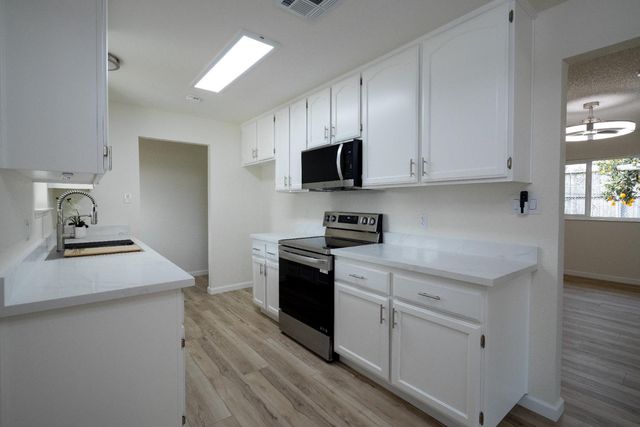 1305 Gerry Way, Roseville, CA 95661