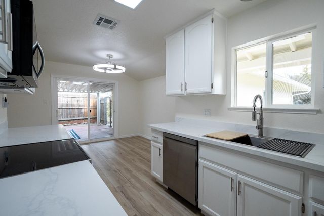 1305 Gerry Way, Roseville, CA 95661