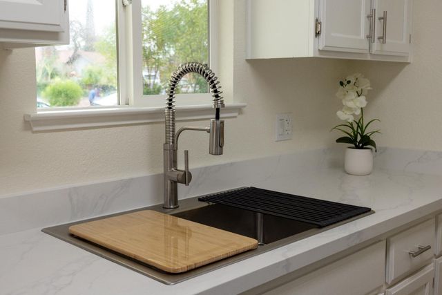 1305 Gerry Way, Roseville, CA 95661