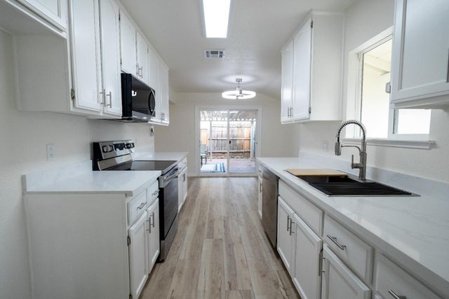 1305 Gerry Way, Roseville, CA 95661