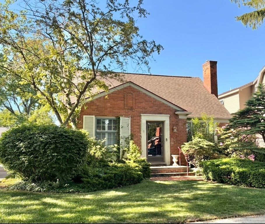 10794 Kingston Avenue, Huntington Woods, MI 48070