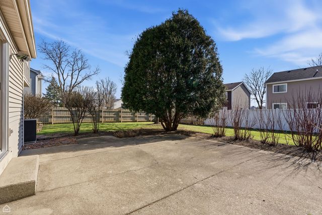 1418 Parkridge Drive, Crystal Lake, IL 60014