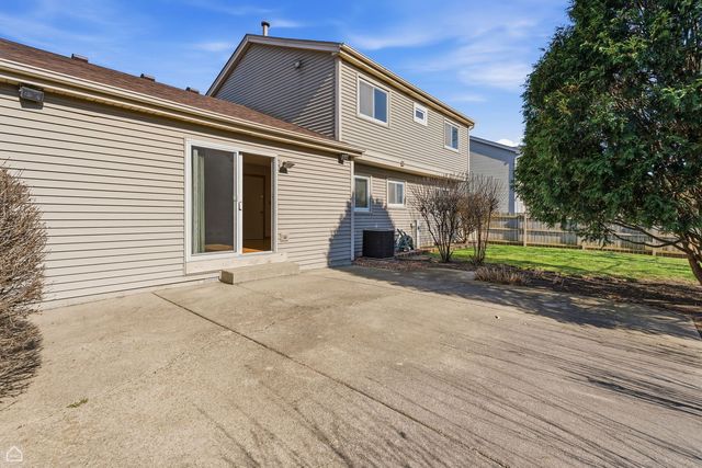 1418 Parkridge Drive, Crystal Lake, IL 60014