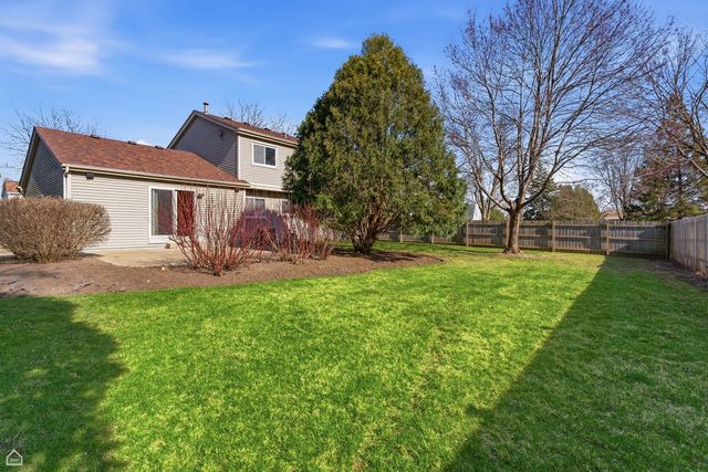 1418 Parkridge Drive, Crystal Lake, IL 60014