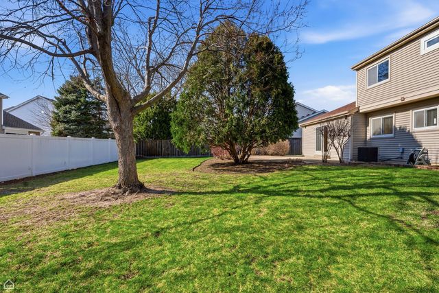 1418 Parkridge Drive, Crystal Lake, IL 60014