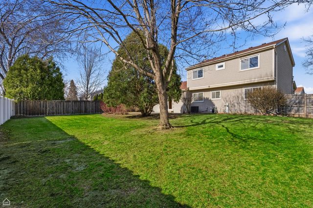 1418 Parkridge Drive, Crystal Lake, IL 60014