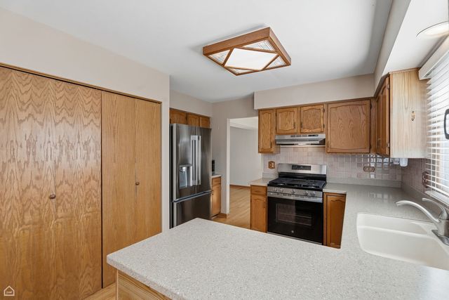 1418 Parkridge Drive, Crystal Lake, IL 60014