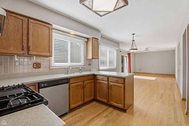 1418 Parkridge Drive, Crystal Lake, IL 60014