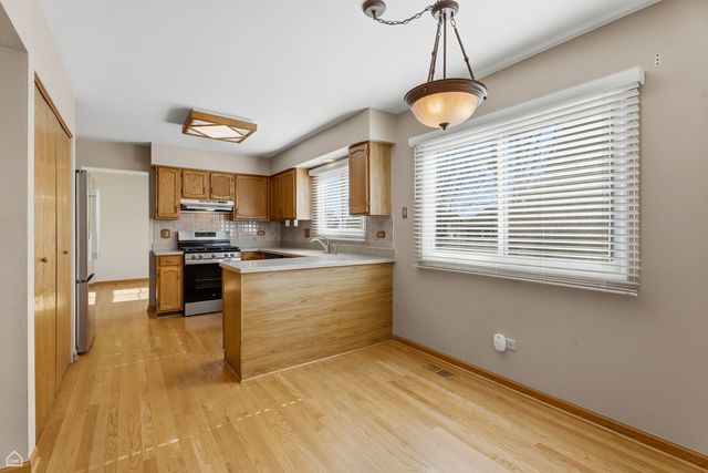 1418 Parkridge Drive, Crystal Lake, IL 60014