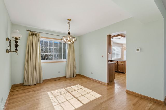 1418 Parkridge Drive, Crystal Lake, IL 60014