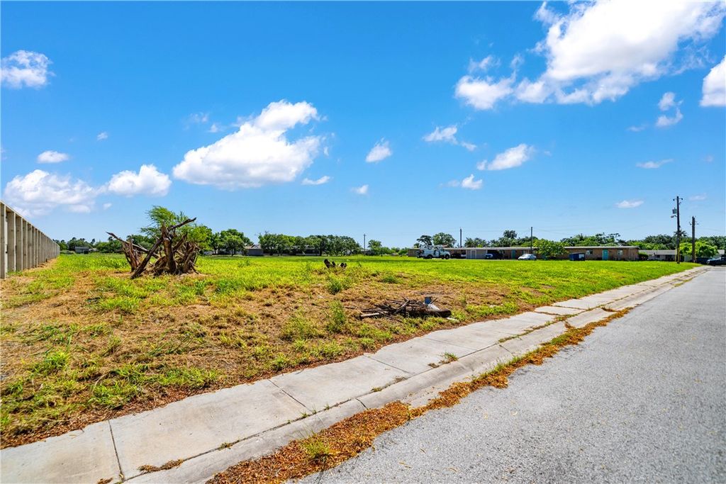314 Oakdale Dr, Corpus Christi, TX 78418 — photo 2