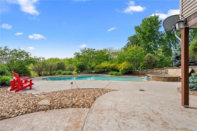 35559 Metcalf Road, Louisburg, KS 66053