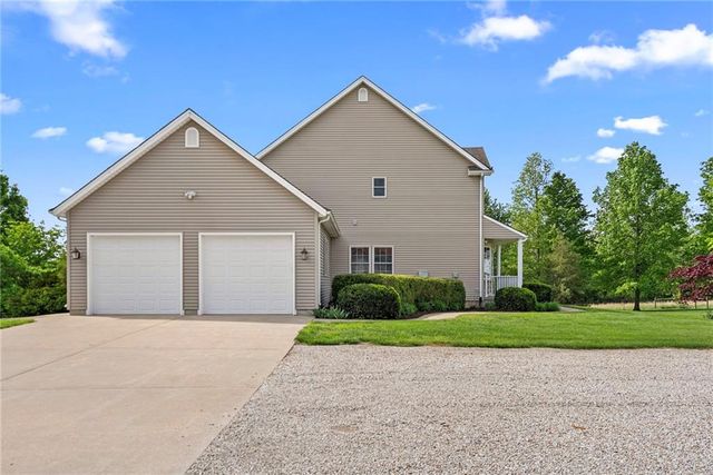 35559 Metcalf Road, Louisburg, KS 66053