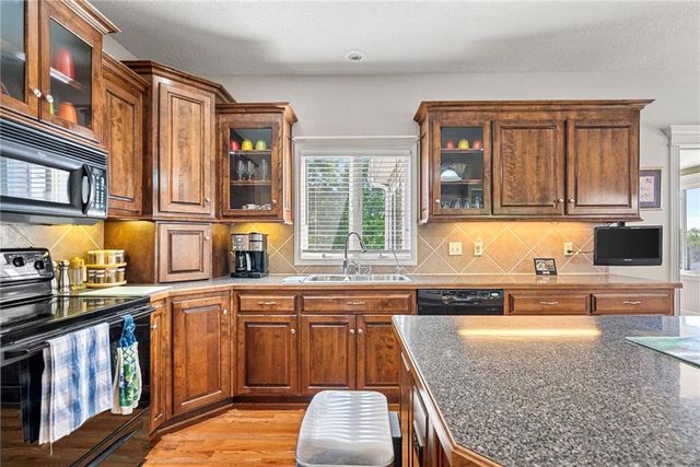 35559 Metcalf Road, Louisburg, KS 66053